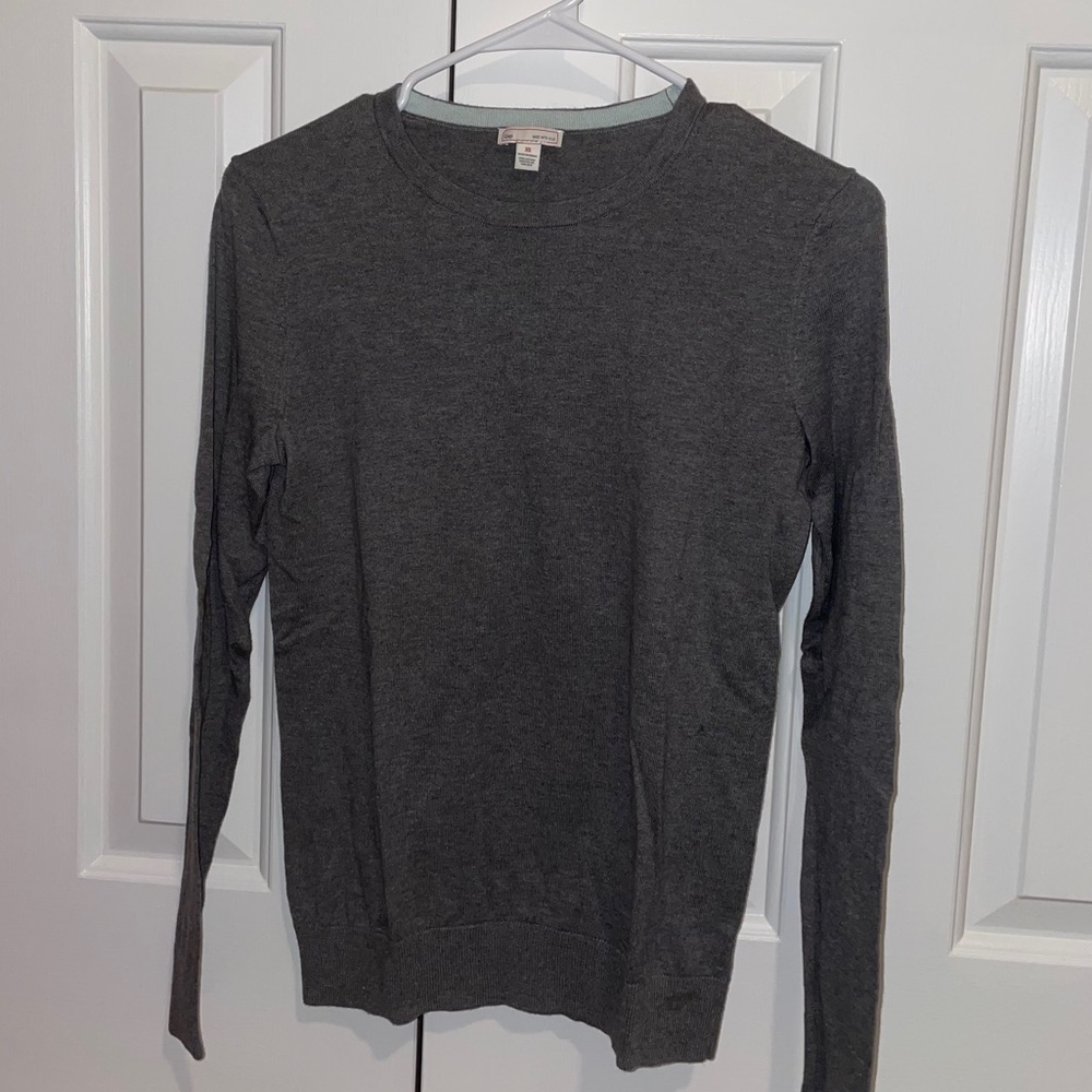 Gray long sleeve top